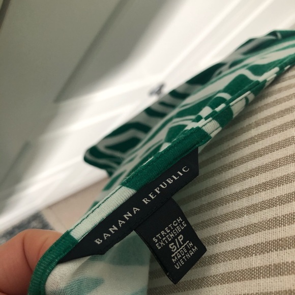 Green & White Print Dress w/ Flutter Sleeves - Picture 6 of 8